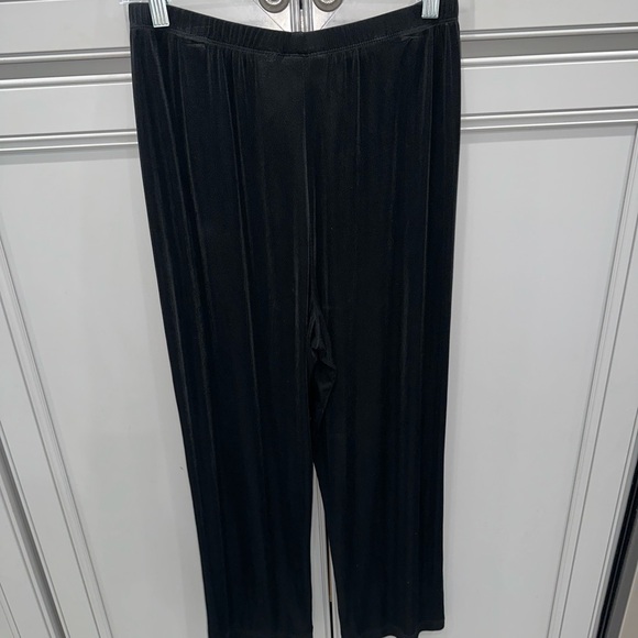 Chico’s Travelers Black wide leg cropped pull on elastic waist pants size 1 tall - Picture 4 of 7